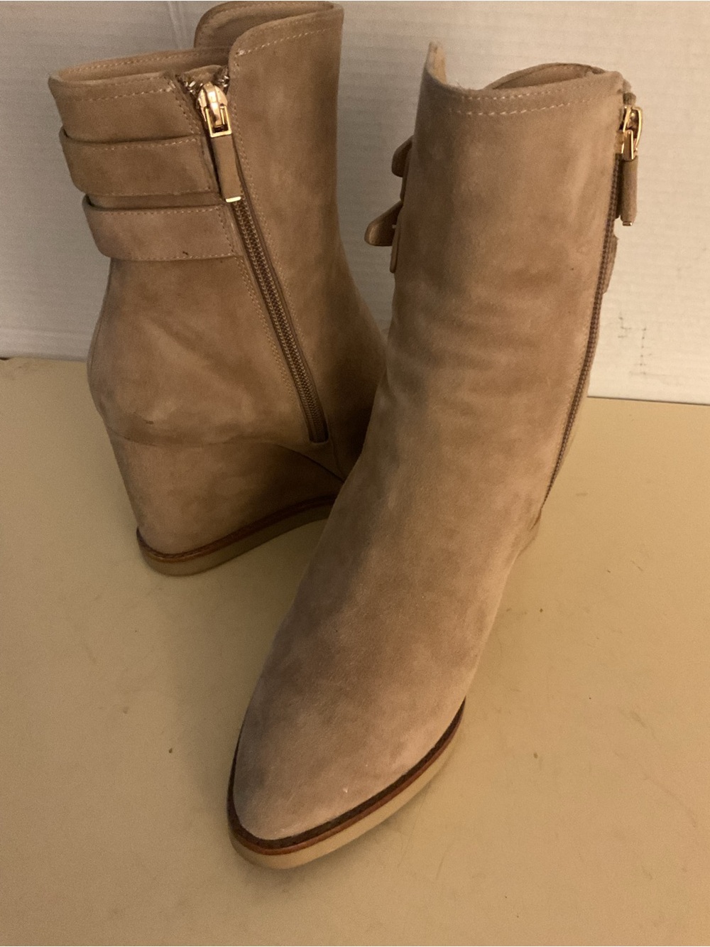Lola Cruz Women’s Tan Suede Platform Wedge Ankle Boots with Side Zip US 7.5
